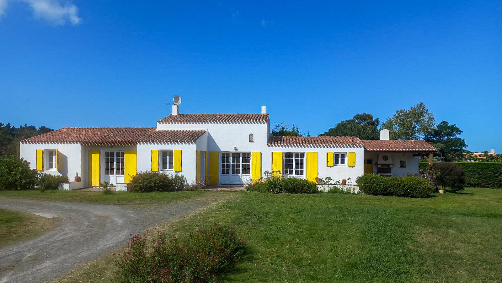 Das Haus im Frühsommer