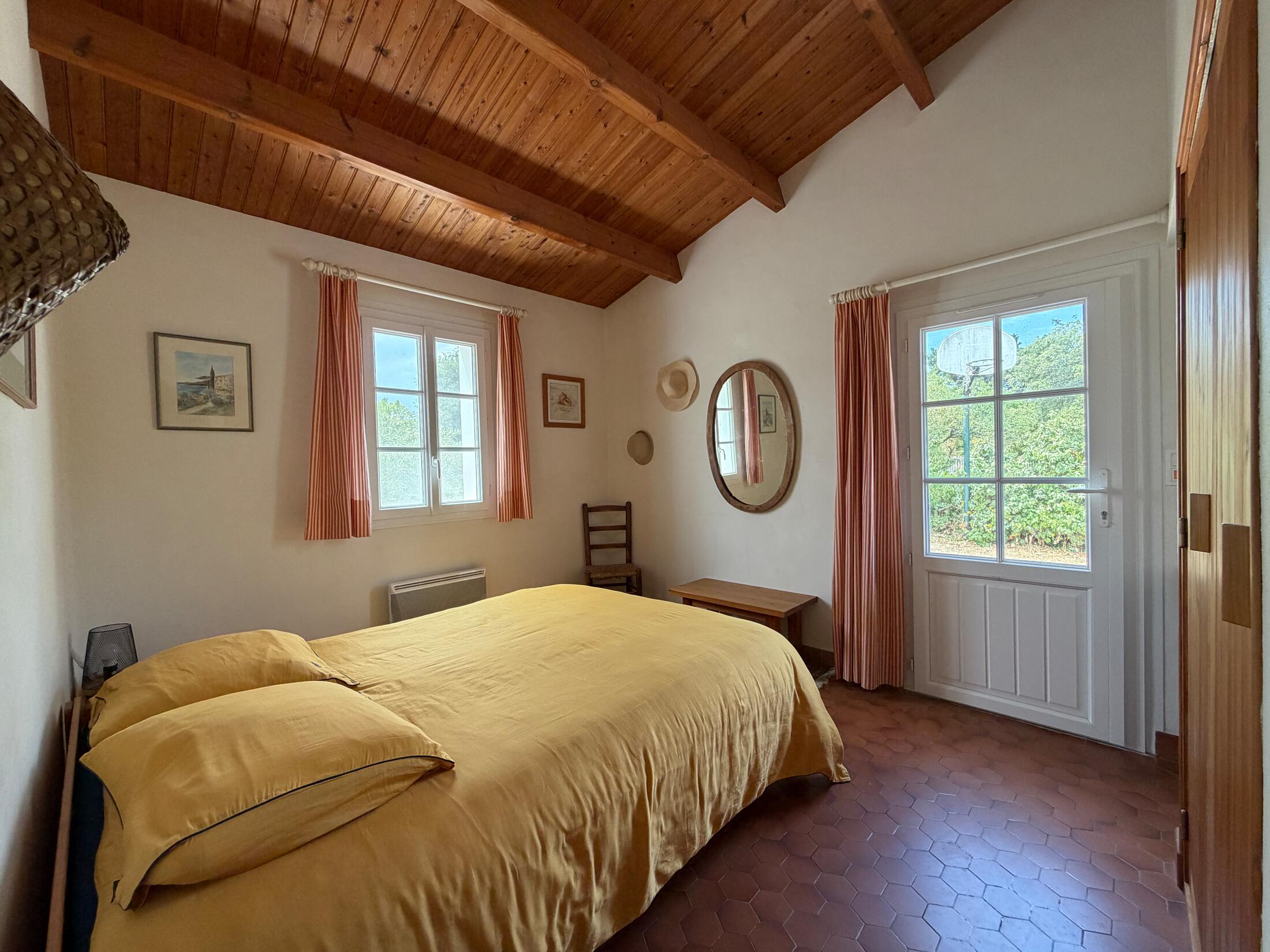 Schlafzimmer mit privatem Bad en suite und Terrasse